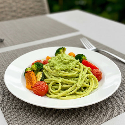 Linguine-au-Pesto-d-Avocat-Crémeux-et-Légumes-Rôtis Keys Nutrition